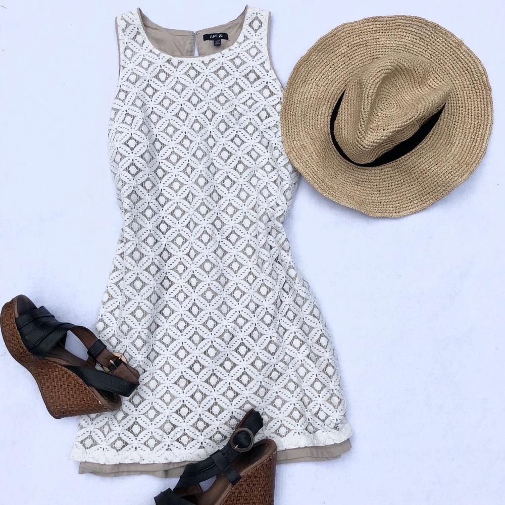 ⭐️HP⭐️2/$20 Lace petite mini dress